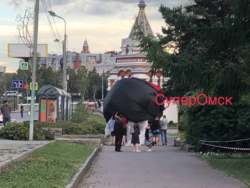 В Омске на фото попал процесс подготовки к «тихой» «Флоре» В Омске на фото попал процесс подготовки к «тихой» «Флоре»