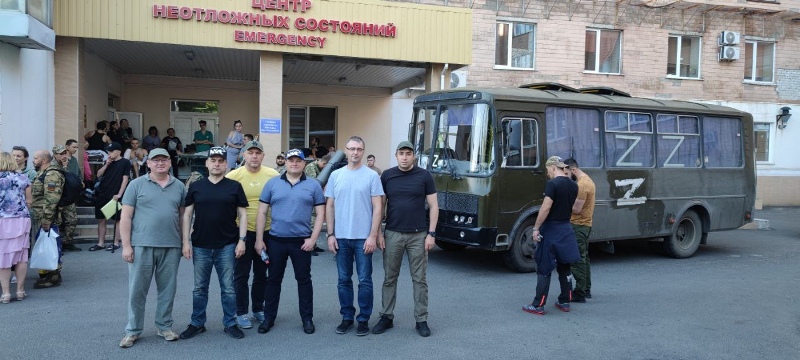 Омские врачи на боевых вертолетах Ми-8 вывезли 17 пациентов из Луганска Омские врачи на боевых вертолетах Ми-8 вывезли 17 пациентов из Луганска