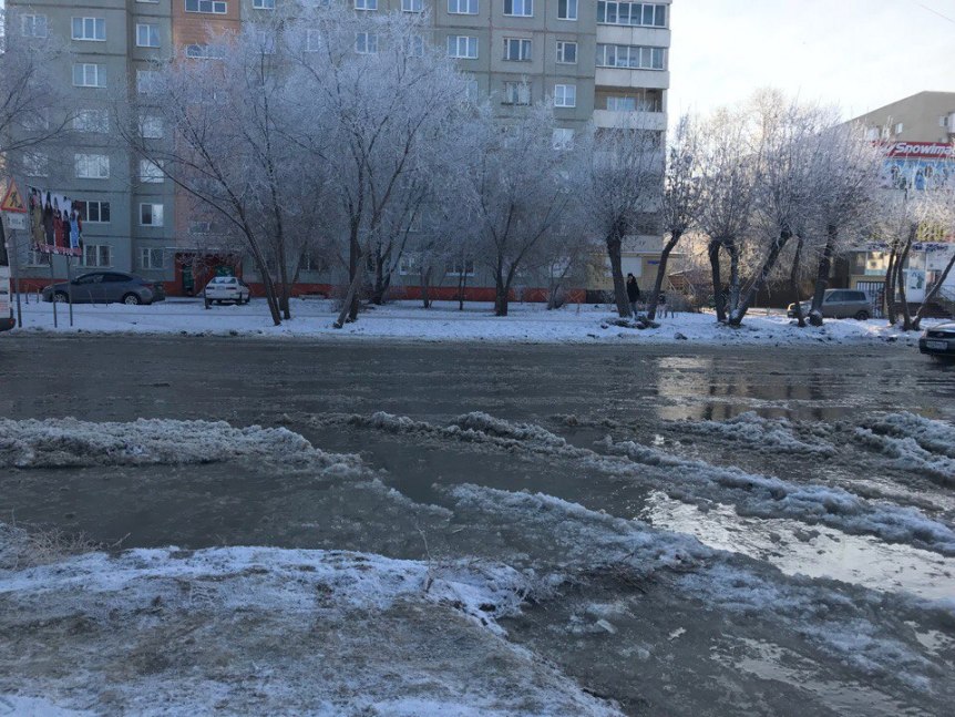 Горожане шокированы потопом в Омске размером с улицу – фото Горожане шокированы потопом в Омске размером с улицу – фото