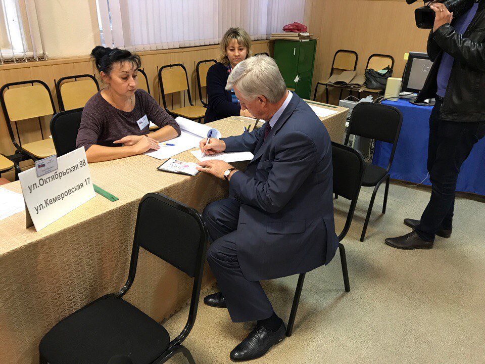 Виктор Шрейдер рассказал, за кого проголосовал на выборах в омский горсовет Виктор Шрейдер рассказал, за кого проголосовал на выборах в омский горсовет