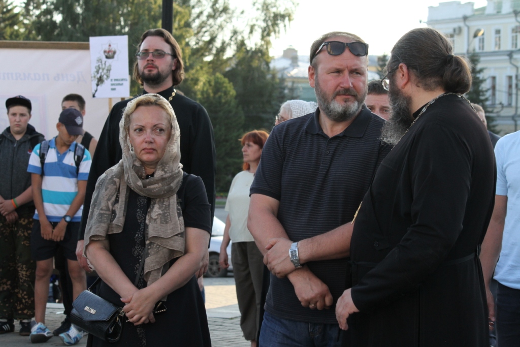 Стояние против «Матильды»: омичи пришли на молебен в поддержку памяти Николая II и защиту православных ценностей Стояние против «Матильды»: омичи пришли на молебен в поддержку памяти Николая II и защиту православных ценностей