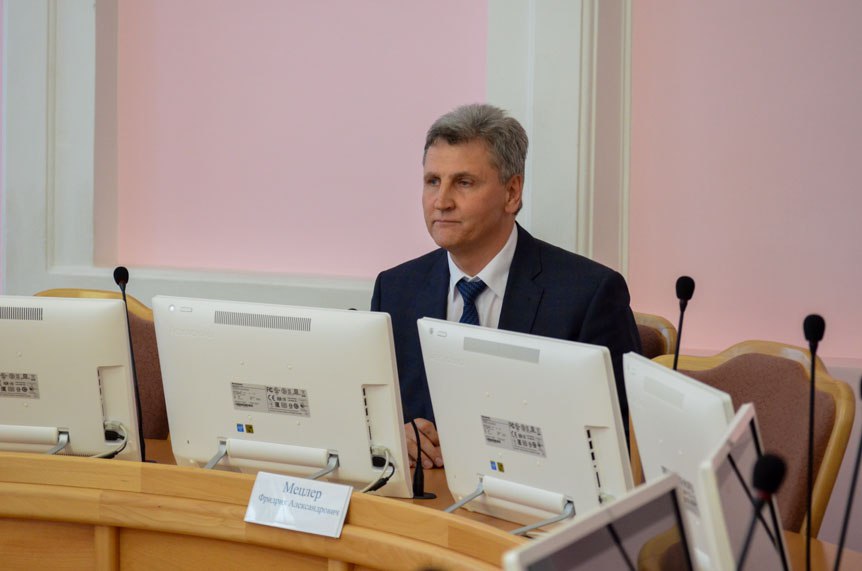 Выборы мэра Омска: Этюд в коричневых тонах