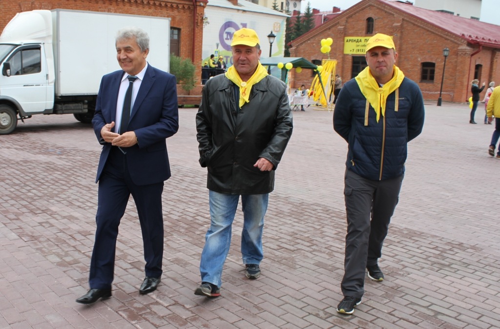 День омича: солнечный флешмоб в ненастную погоду День омича: солнечный флешмоб в ненастную погоду