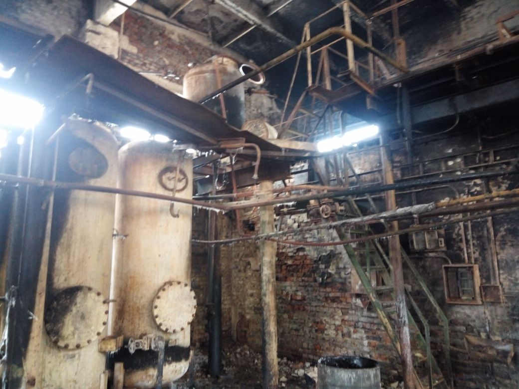 При обрушении на пожаре в омской котельной под завалами оказался человек — фото и видео с пожара При обрушении на пожаре в омской котельной под завалами оказался человек — фото и видео с пожара