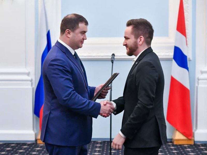 Виталий Хоценко наградил омичей за участие в кампании для получения статуса культурной столицы Виталий Хоценко наградил омичей за участие в кампании для получения статуса культурной столицы