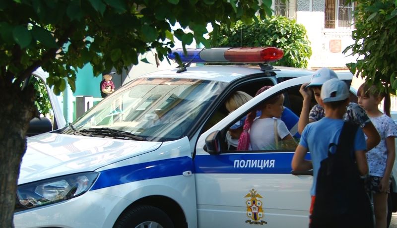 Павел Корольков принял участие в акции по обучению ПДД омских школьников Павел Корольков принял участие в акции по обучению ПДД омских школьников