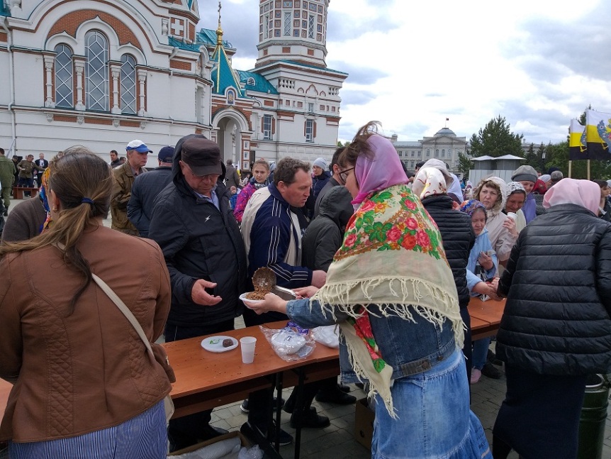 На Успенском соборе в Омске открыта памятная доска в честь Николая II На Успенском соборе в Омске открыта памятная доска в честь Николая II