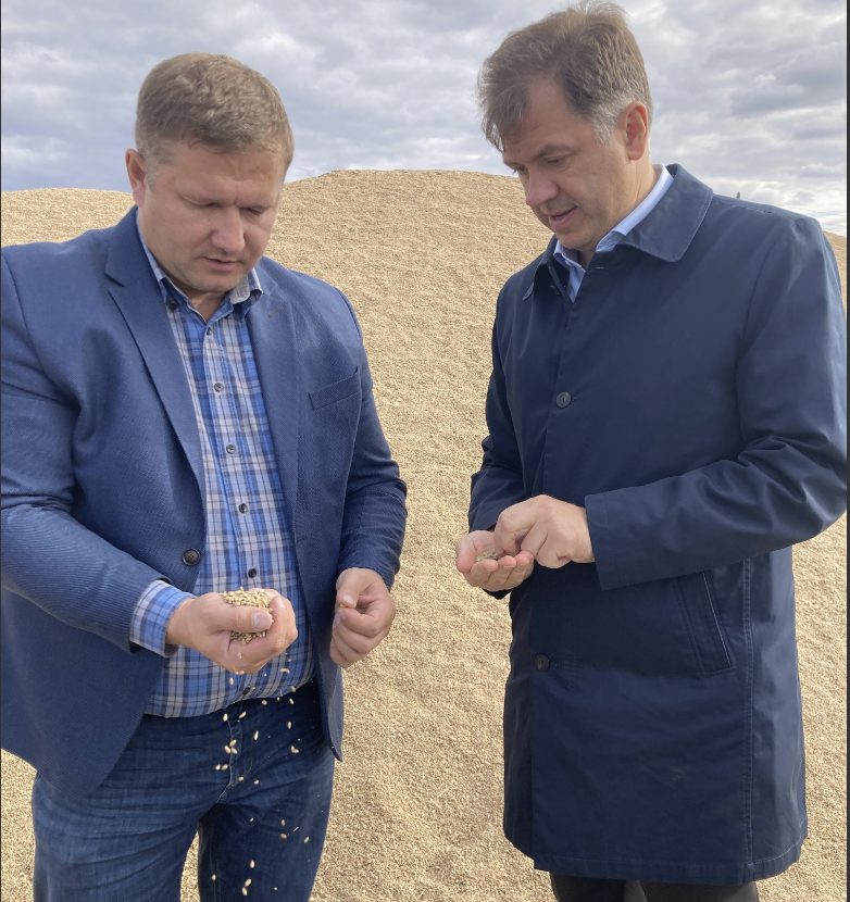 Более 60 тыс. гектар земли в Омской области возделывается при помощи новой техники, приобретенной при поддержке Сбера Более 60 тыс. гектар земли в Омской области возделывается при помощи новой техники, приобретенной при поддержке Сбера