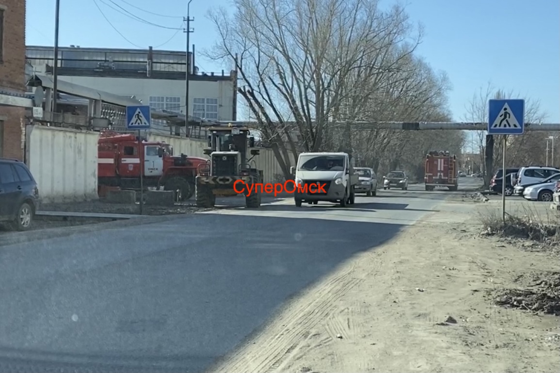 Пожар на территории омского завода Попова удалось локализовать Пожар на территории омского завода Попова удалось локализовать