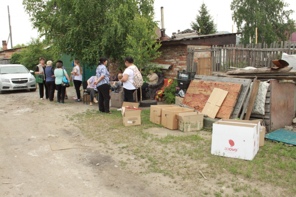 «Оплот» провел акцию по бесплатной раздаче цыплят омичам «Оплот» провел акцию по бесплатной раздаче цыплят омичам