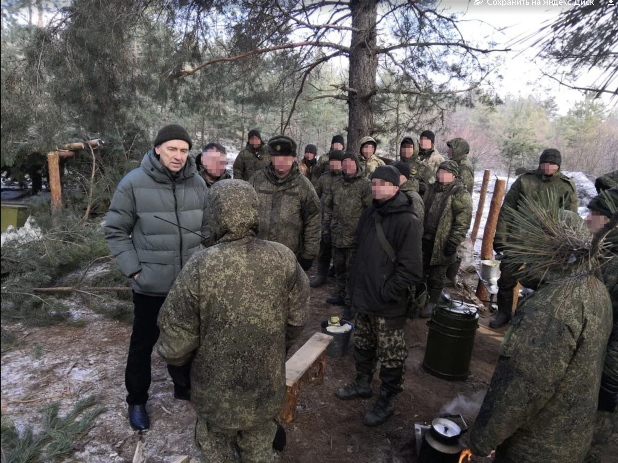 Омские бойцы в зоне СВО получили посылку от единороссов Омские бойцы в зоне СВО получили посылку от единороссов