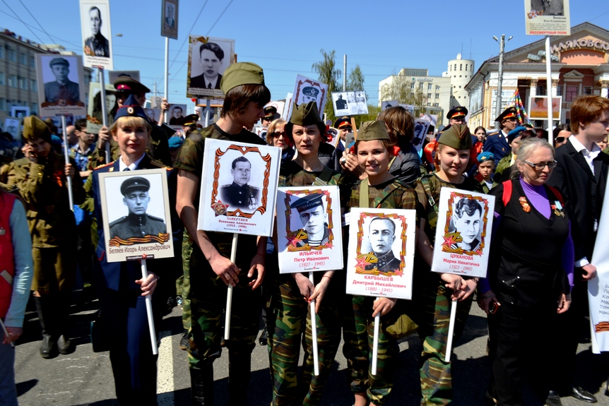 Омские следователи прошли в рядах «Бессмертного полка» Омские следователи прошли в рядах «Бессмертного полка»