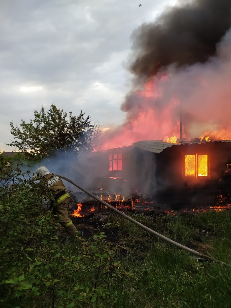 В Омске тушат жуткий пожар - фото В Омске тушат жуткий пожар - фото