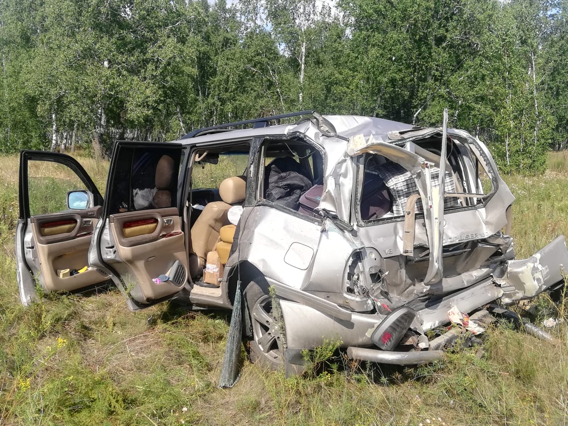 Появились фотографии металлического месива из-за массовой аварии на омской трассе Появились фотографии металлического месива из-за массовой аварии на омской трассе