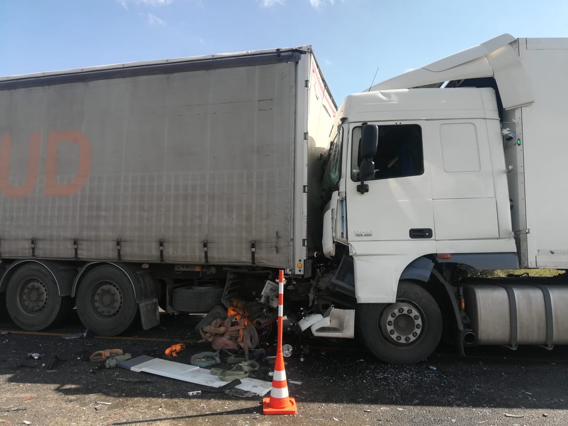 Появились фотографии металлического месива из-за массовой аварии на омской трассе Появились фотографии металлического месива из-за массовой аварии на омской трассе