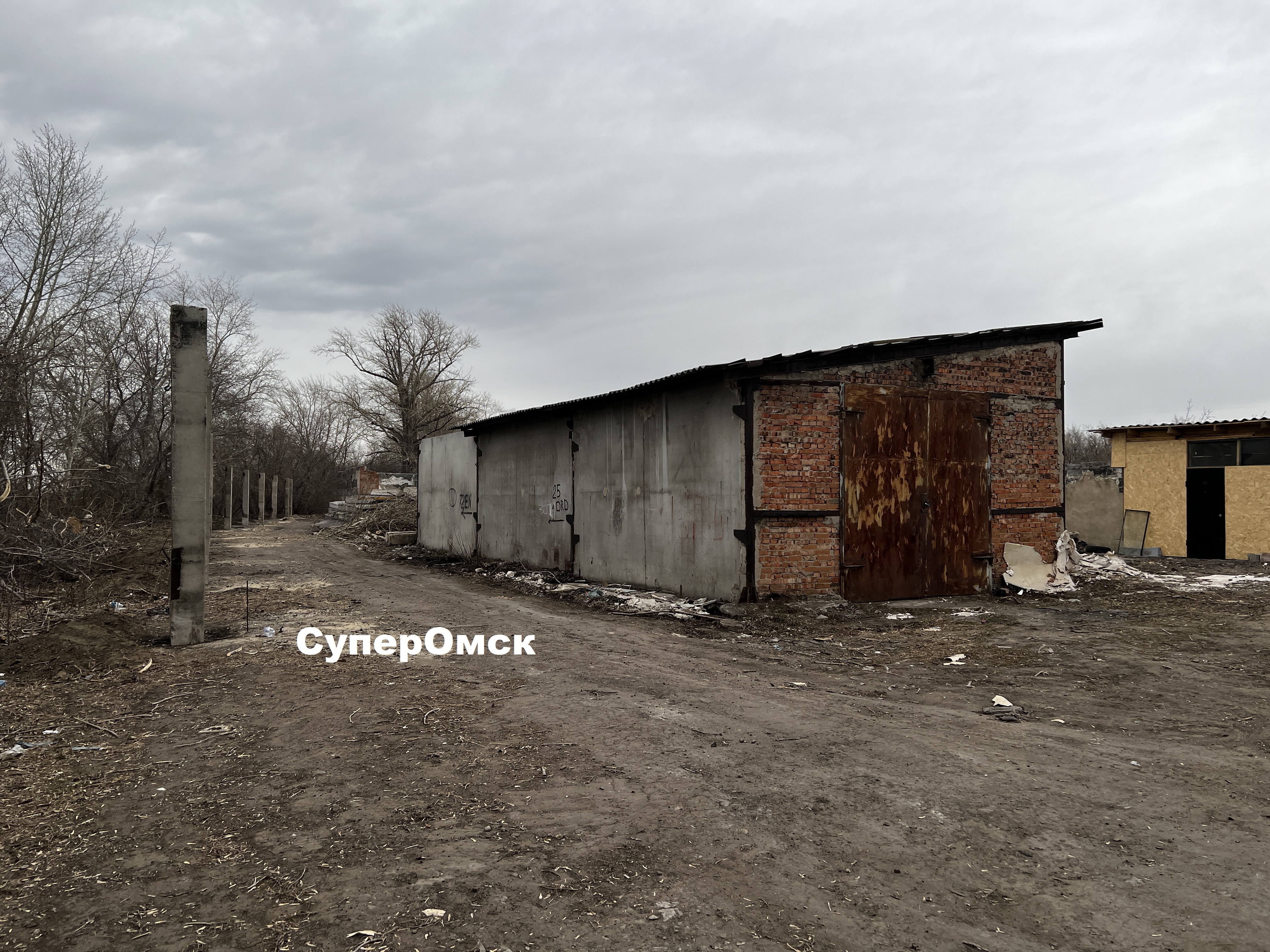 В пойме Оми рядом с потенциальным экопарком началась застройка В пойме Оми рядом с потенциальным экопарком началась застройка