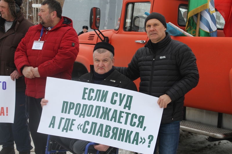 В Омске прошел митинг в защиту экс-командира 242-го Учебного центра ВДВ Олега Пономарева В Омске прошел митинг в защиту экс-командира 242-го Учебного центра ВДВ Олега Пономарева