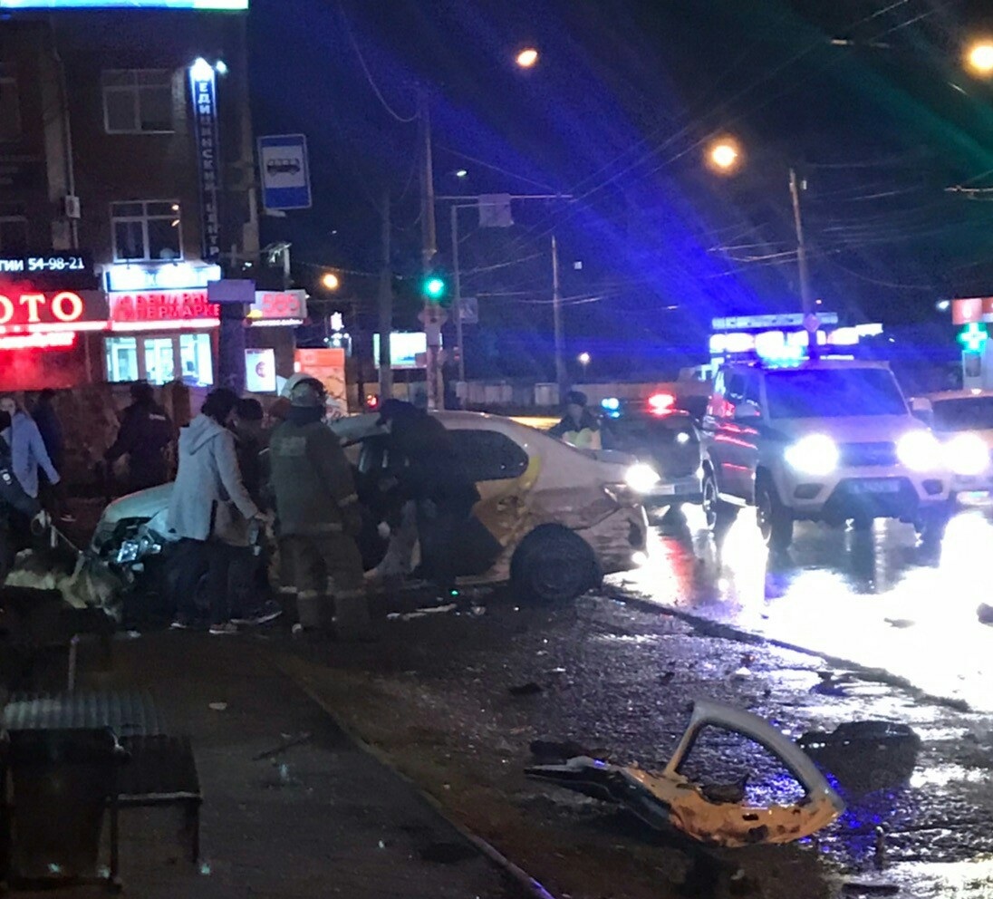 В ГИБДД рассказали подробности жуткого ДТП в Омске, в котором водителю оторвало ногу