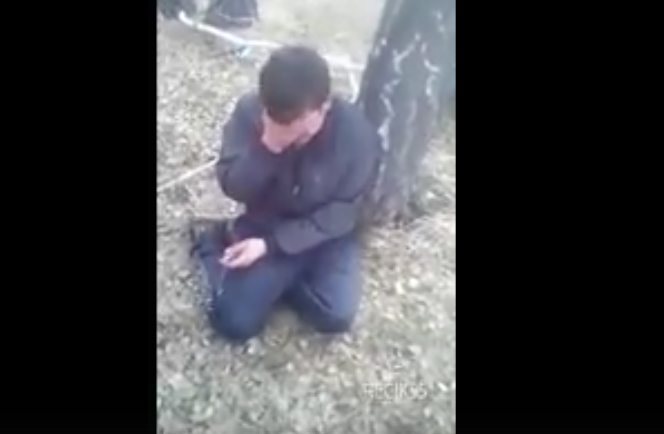 В Сети выложили ролик с расправой над омичом по обвинению в педофилии В Сети выложили ролик с расправой над омичом по обвинению в педофилии