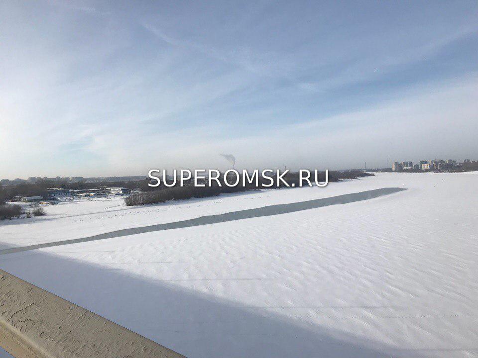 В Омске на Иртыше обнаружилась новая полынья (ФОТО) В Омске на Иртыше обнаружилась новая полынья (ФОТО)