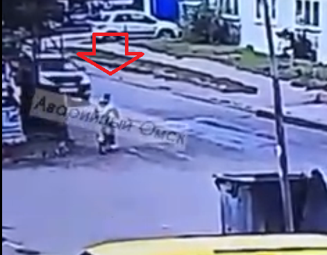 Наезд на 11-летнего велосипедиста в Омске попал на видео Наезд на 11-летнего велосипедиста в Омске попал на видео
