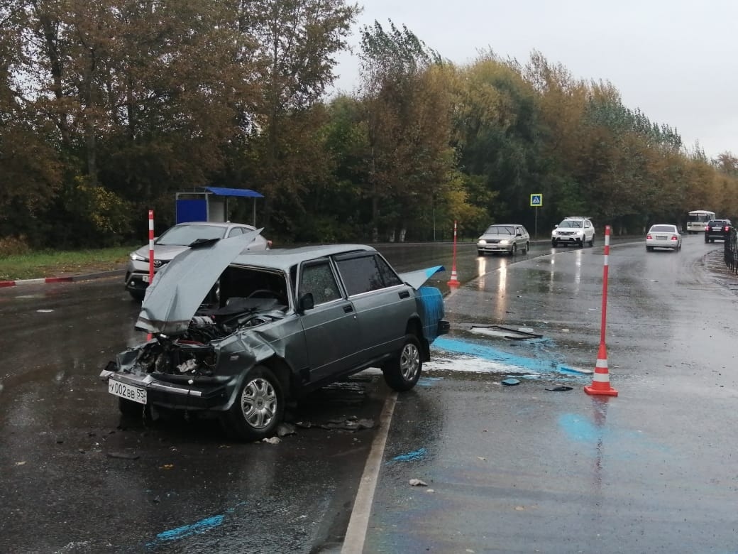 В пригороде Омска «вазовская семерка» протаранила пассажирский автобус: есть пострадавшие В пригороде Омска «вазовская семерка» протаранила пассажирский автобус: есть пострадавшие