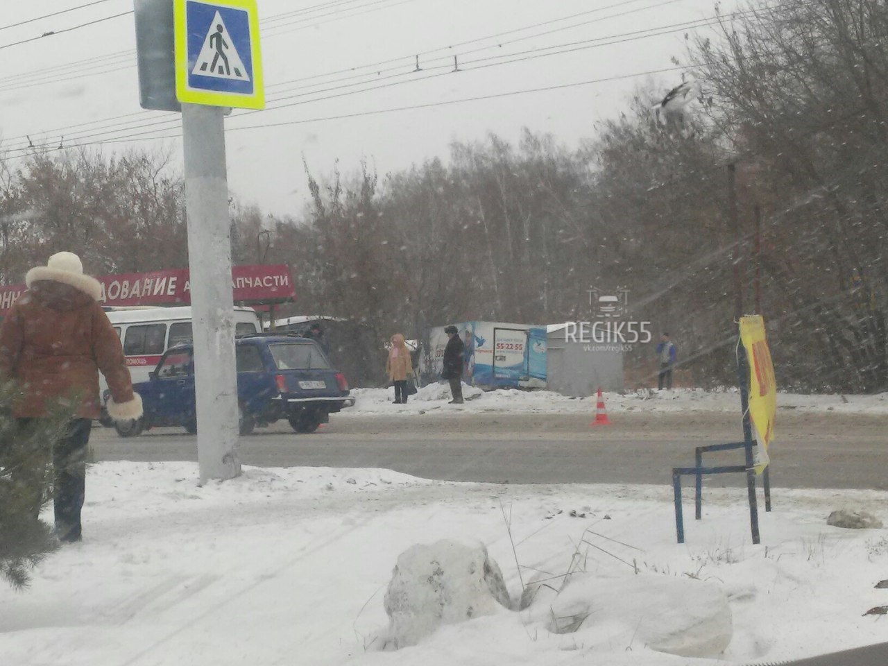Водовозка сбила омича на остановке - очевидцы Водовозка сбила омича на остановке - очевидцы