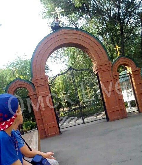 Омич пытался покончить с собой, спрыгнув с креста Омич пытался покончить с собой, спрыгнув с креста