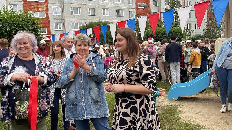 На омском Левобережье в рамках акции «Решают люди» состоялся праздник двора На омском Левобережье в рамках акции «Решают люди» состоялся праздник двора