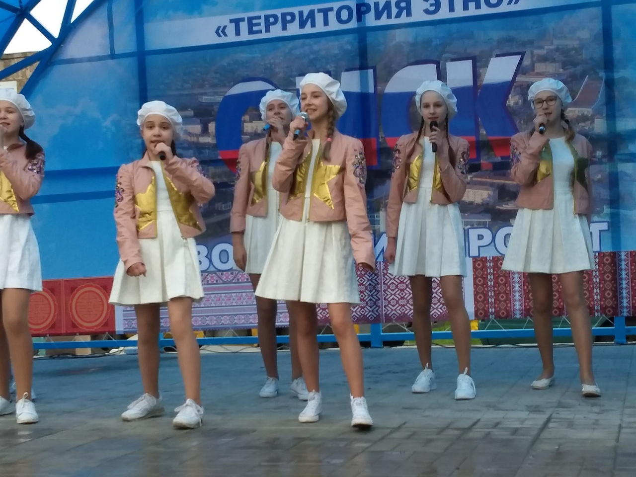 «Ребенок должен воспитываться только в полной семье»: Тетянников с Фадиной отпраздновали с омичами День семьи «Ребенок должен воспитываться только в полной семье»: Тетянников с Фадиной отпраздновали с омичами День семьи