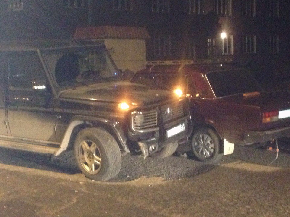 Омичи на Gelandewagen устроили ДТП и отказались выходить из салона при ДПС Омичи на Gelandewagen устроили ДТП и отказались выходить из салона при ДПС
