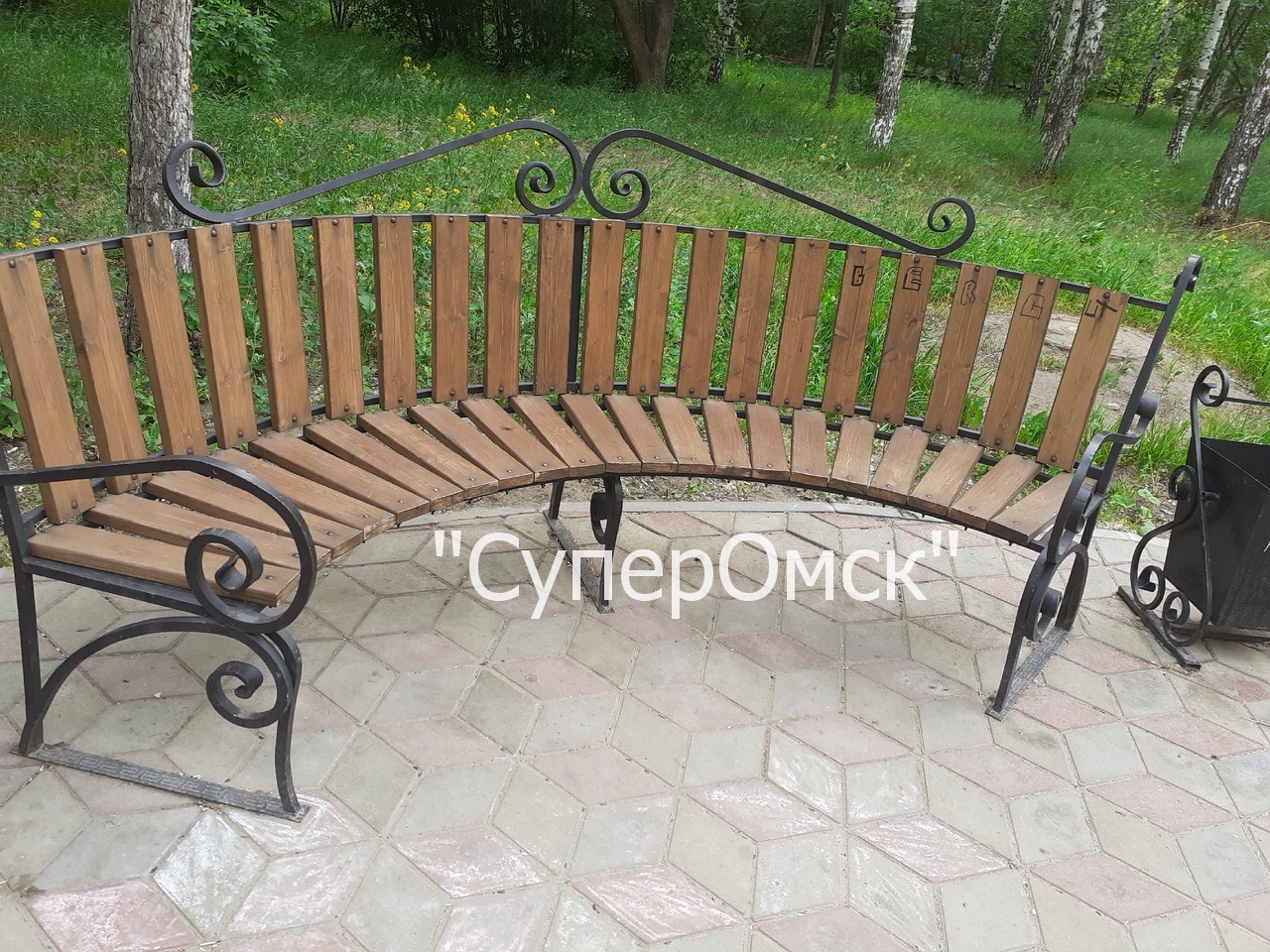 В Омске вандалы обезобразили скульптуру влюбленных в сквере Молодоженов В Омске вандалы обезобразили скульптуру влюбленных в сквере Молодоженов