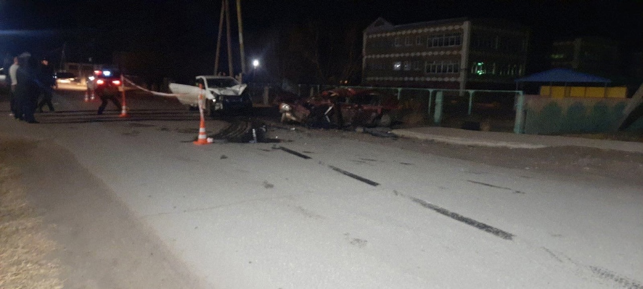 В Омской области в страшном ДТП погиб молодой парень и пострадала девушка В Омской области в страшном ДТП погиб молодой парень и пострадала девушка