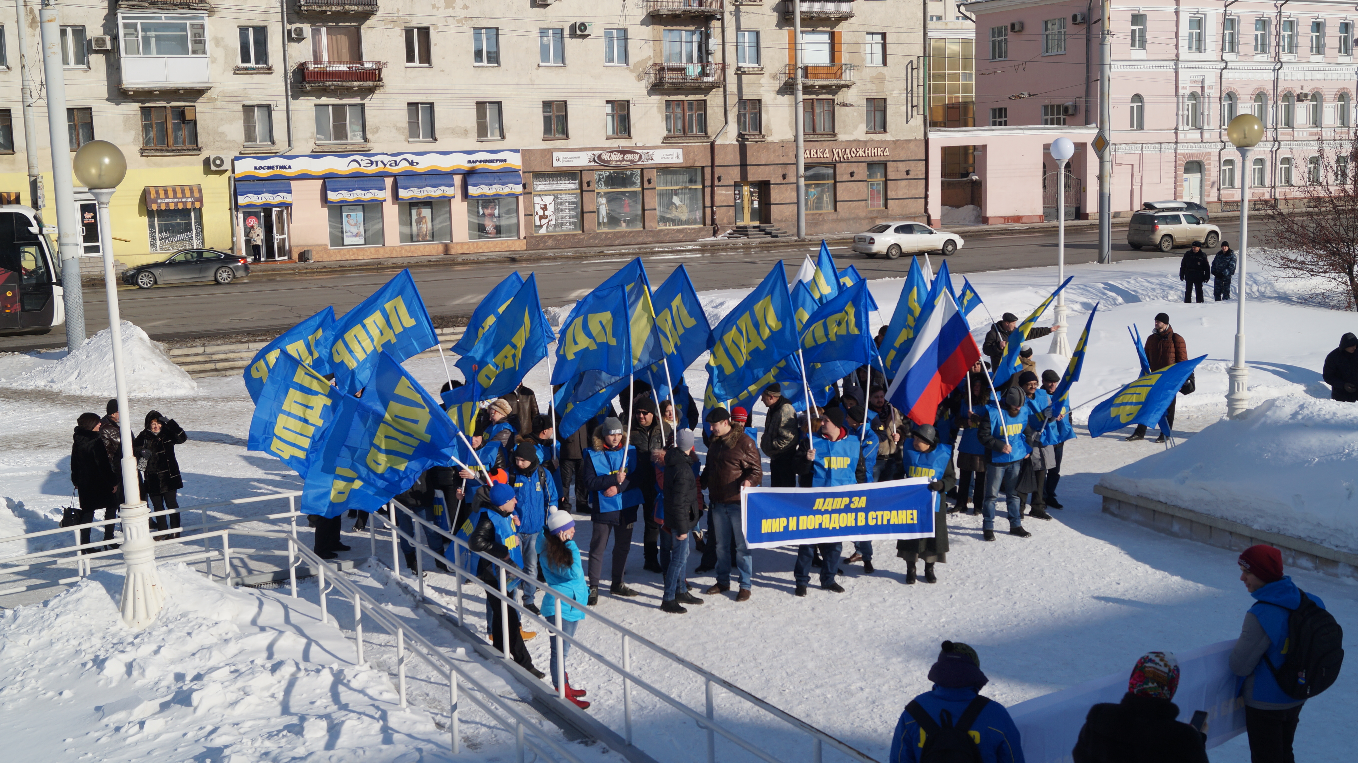 Омские либерал-демократы провели митинг в честь Дня защитника Отечества Омские либерал-демократы провели митинг в честь Дня защитника Отечества