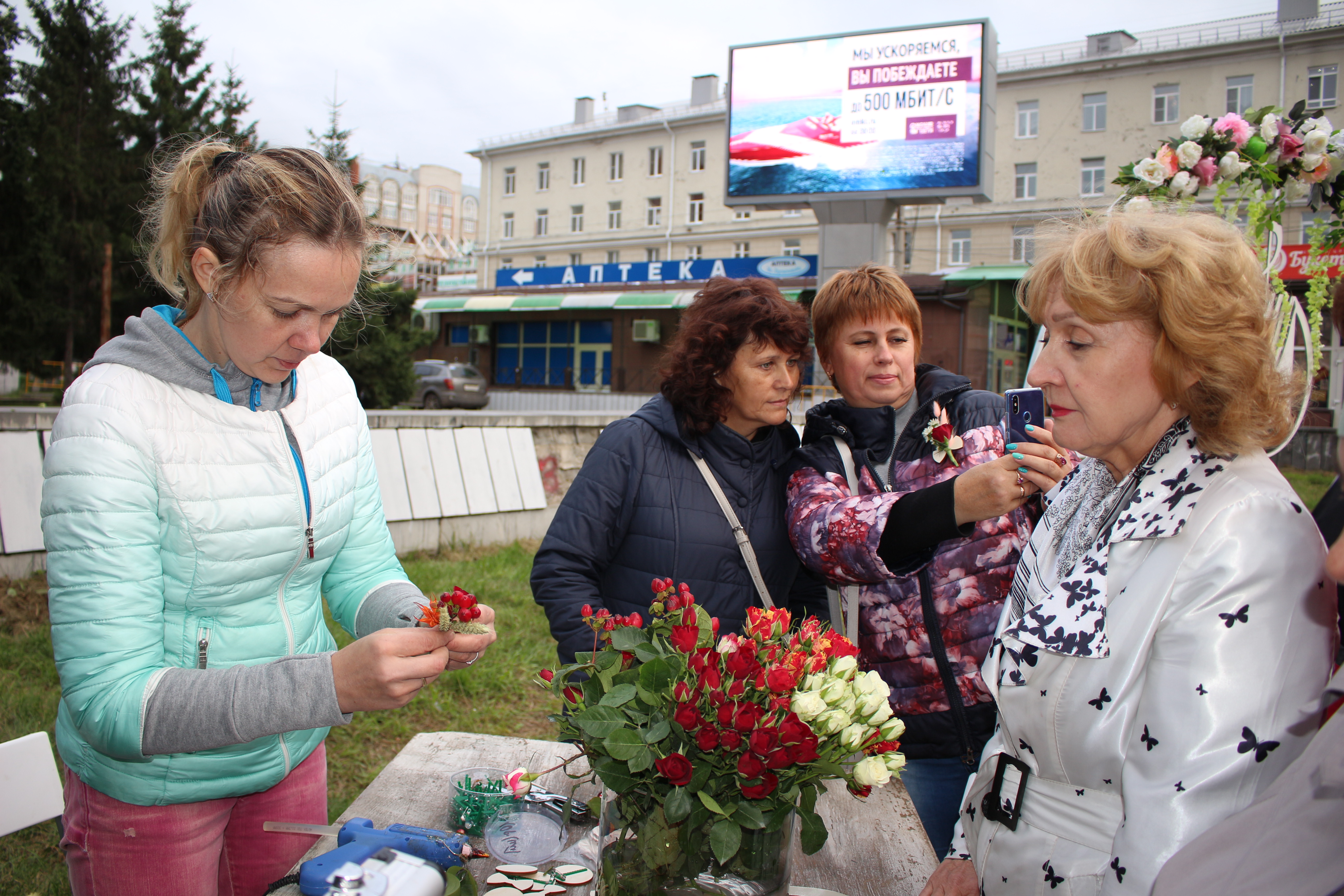 Приехавший на крышу Музтеатра греческий блогер удивился причудам Омска Приехавший на крышу Музтеатра греческий блогер удивился причудам Омска