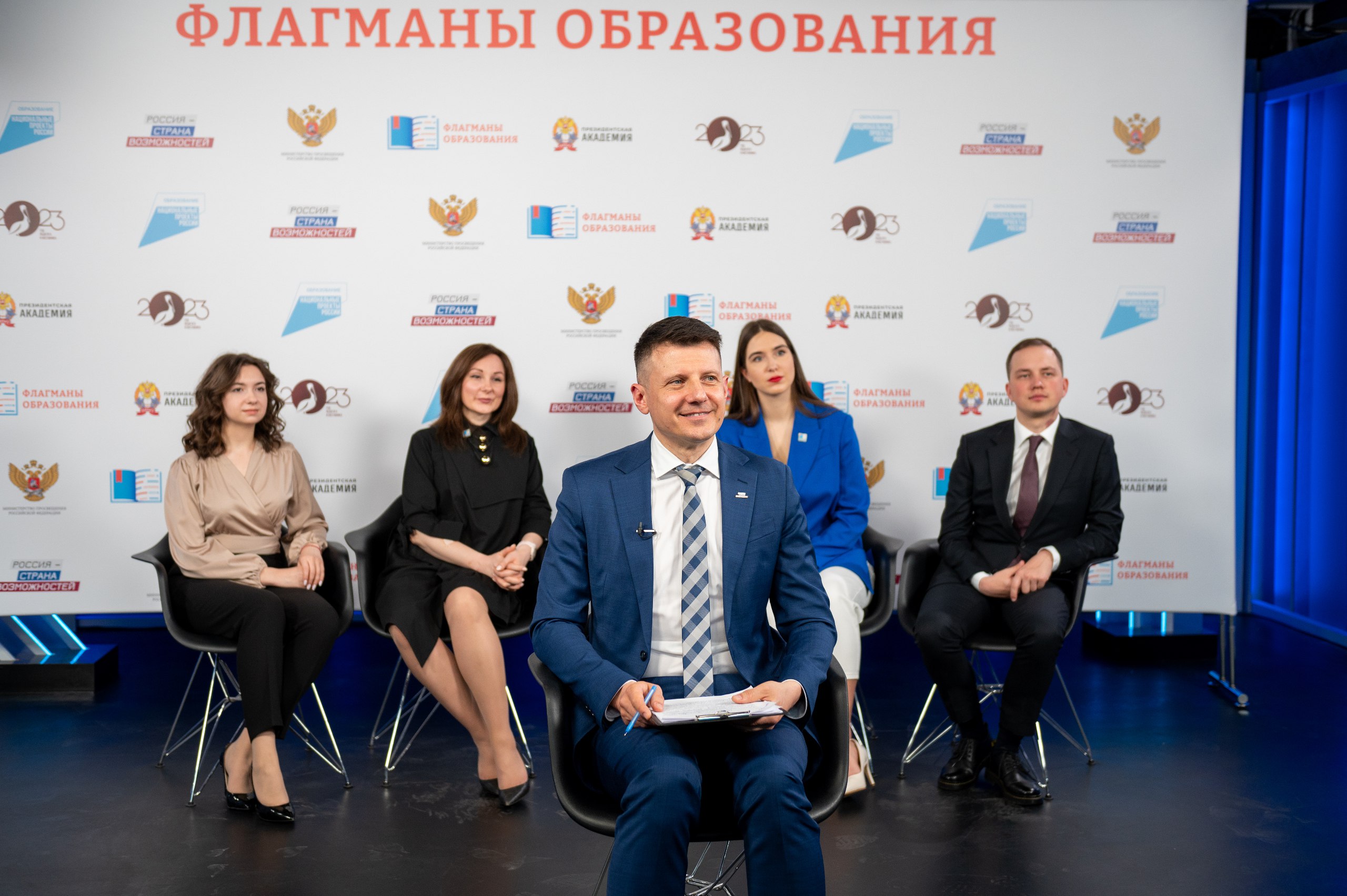 В России стартовала заявочная кампания на участие в конкурсе «Флагманы образования» президентской платформы «Россия – страна возможностей» В России стартовала заявочная кампания на участие в конкурсе «Флагманы образования» президентской платформы «Россия – страна возможностей»