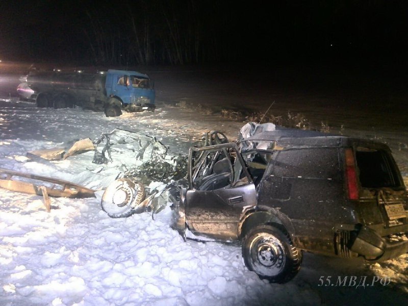 Появились фото с места гибели в ДТП под Омском отца и его маленькой дочери Появились фото с места гибели в ДТП под Омском отца и его маленькой дочери