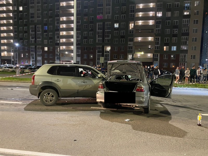 Появились кадры с места аварии на Крупской в Омске с погибшей девушкой Появились кадры с места аварии на Крупской в Омске с погибшей девушкой
