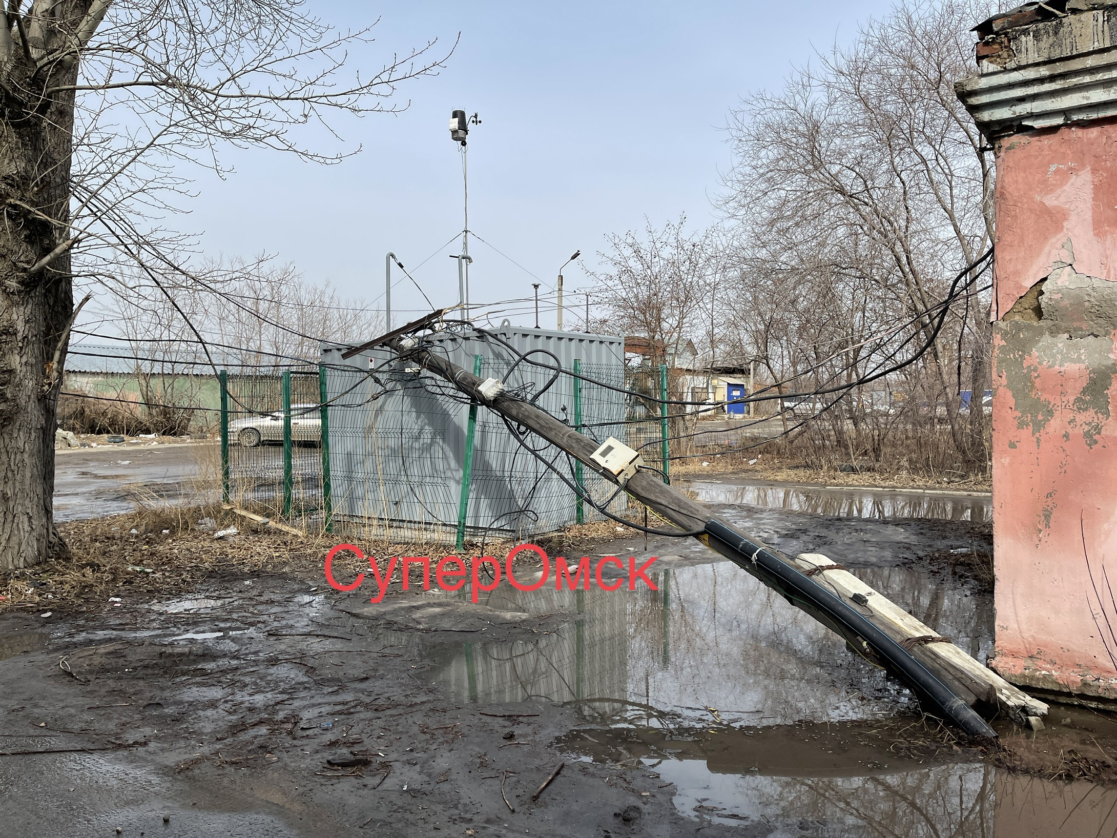 В Омске начали устранять последствия разлома датчика контроля воздуха В Омске начали устранять последствия разлома датчика контроля воздуха