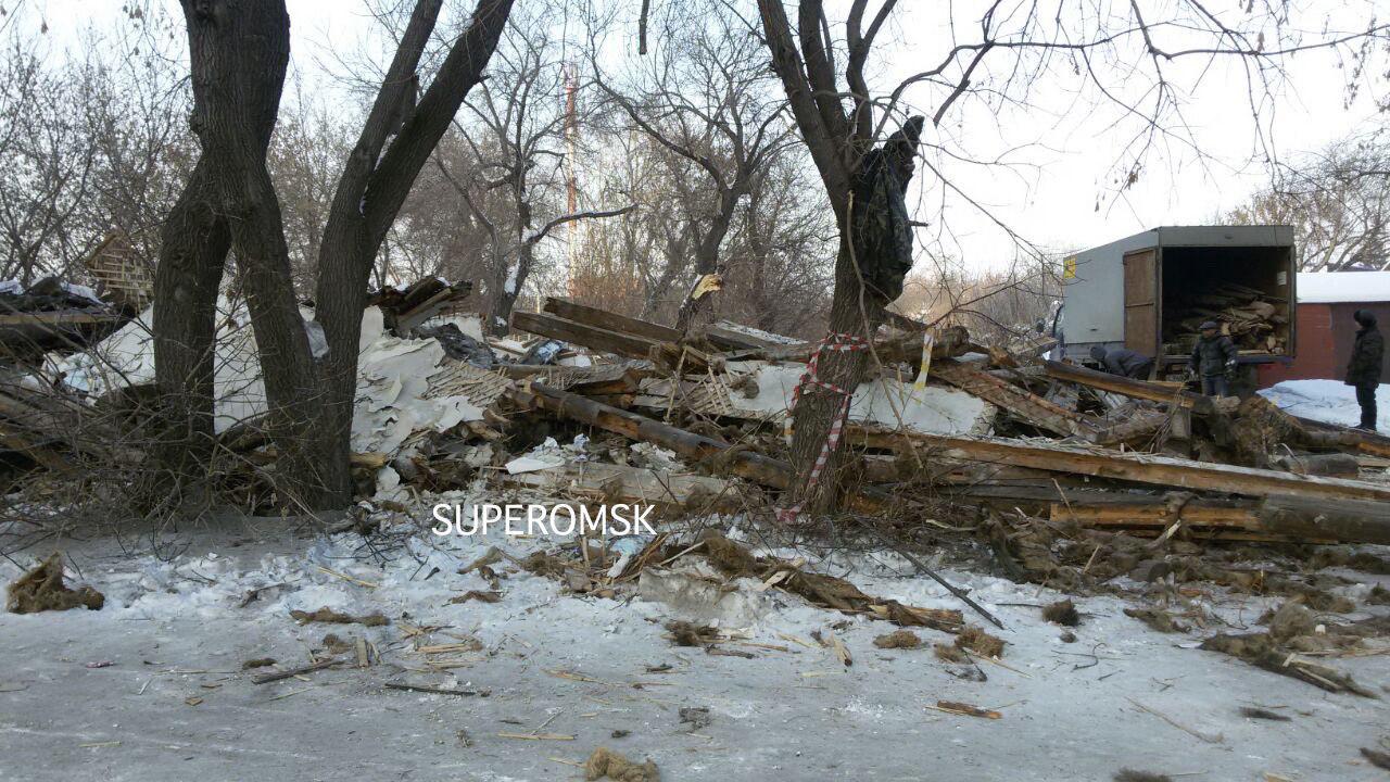 В Омске снесли опасный дом на Нейбута, обрушившийся на двух человек - ФОТО В Омске снесли опасный дом на Нейбута, обрушившийся на двух человек - ФОТО