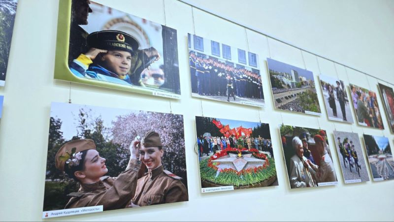Спикер областного парламента Александр Артемов поблагодарил организаторов выставки «Забвению не подлежит» Спикер областного парламента Александр Артемов поблагодарил организаторов выставки «Забвению не подлежит»