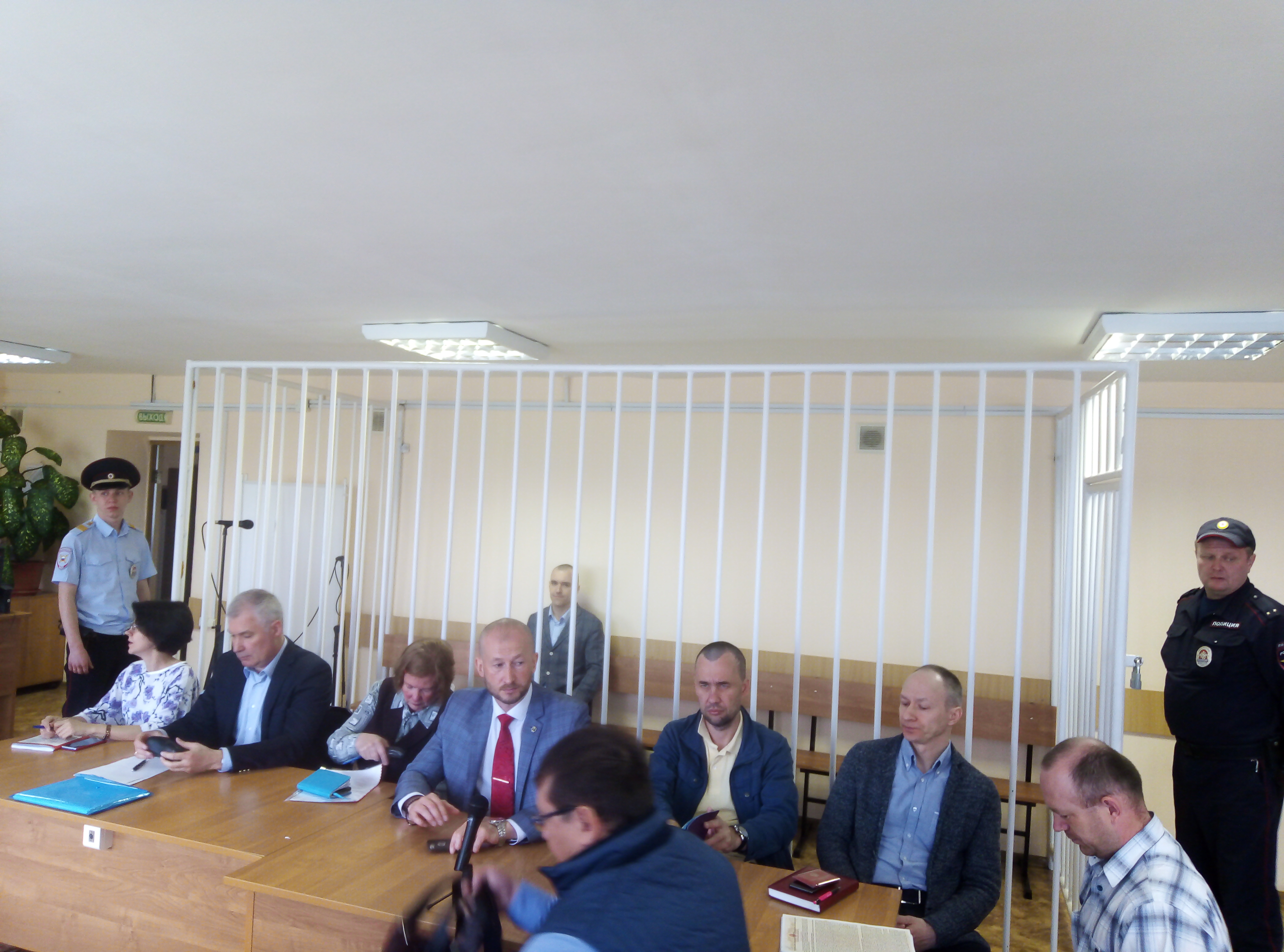 Судья Клостер: «Давайте дело Мацелевича еще на год отложим, а как все освободятся, снова сядем!» Судья Клостер: «Давайте дело Мацелевича еще на год отложим, а как все освободятся, снова сядем!»