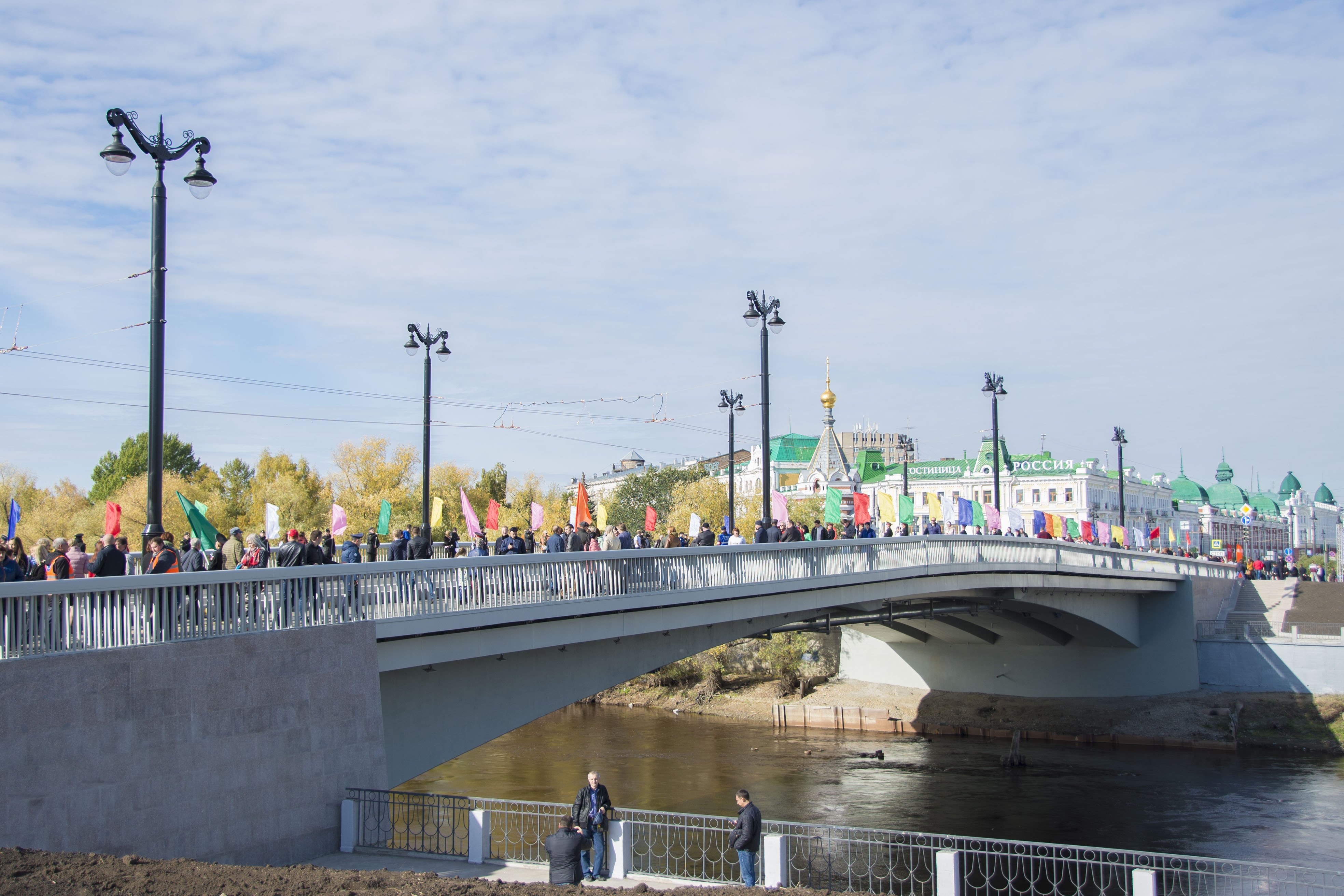 На открытии Юбилейного моста Бурков и Меняйло благодарили омичей за терпение, а строителей – за скорость На открытии Юбилейного моста Бурков и Меняйло благодарили омичей за терпение, а строителей – за скорость