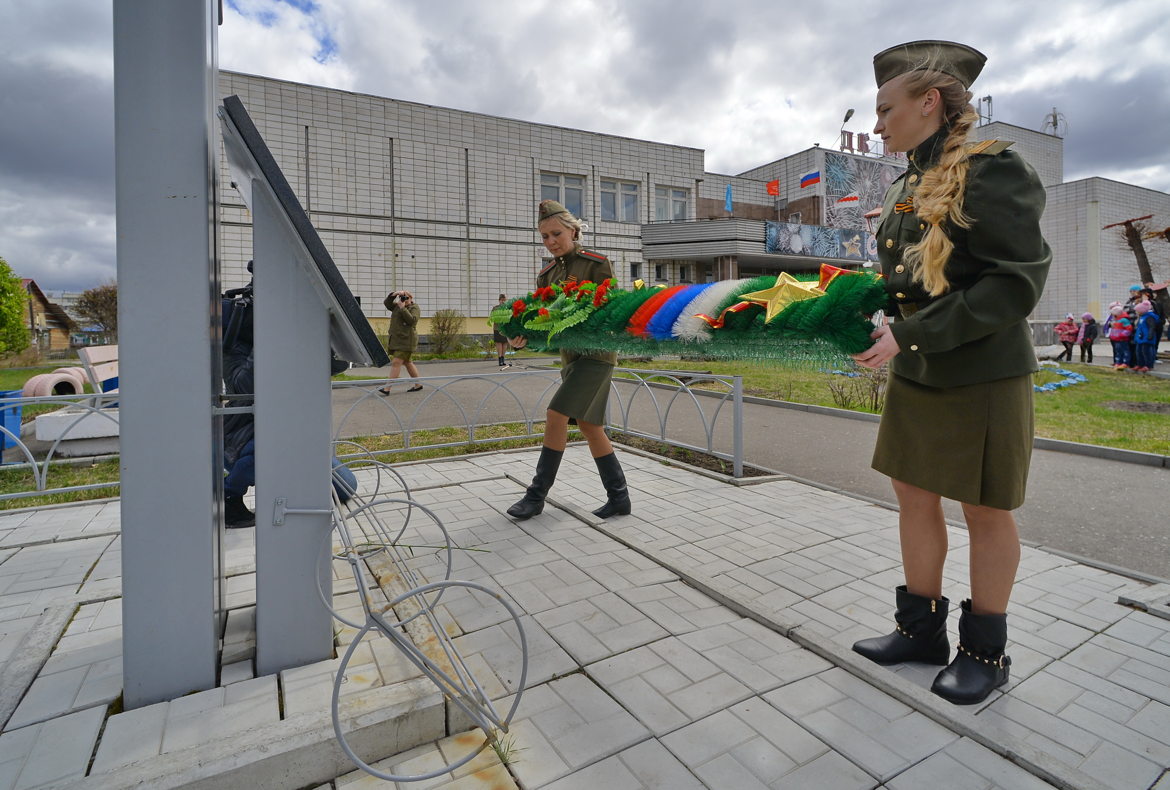 Жители поселка Береговой почтили память героев Великой Отечественной войны Жители поселка Береговой почтили память героев Великой Отечественной войны