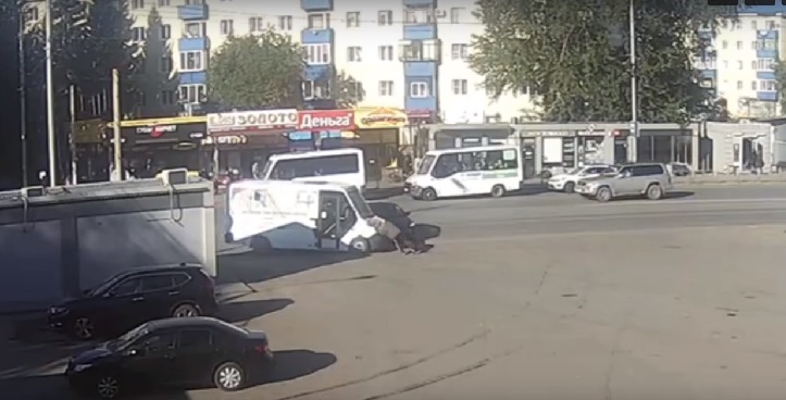Стали известны подробности наезда маршрутки на 83-летнего пешехода Стали известны подробности наезда маршрутки на 83-летнего пешехода