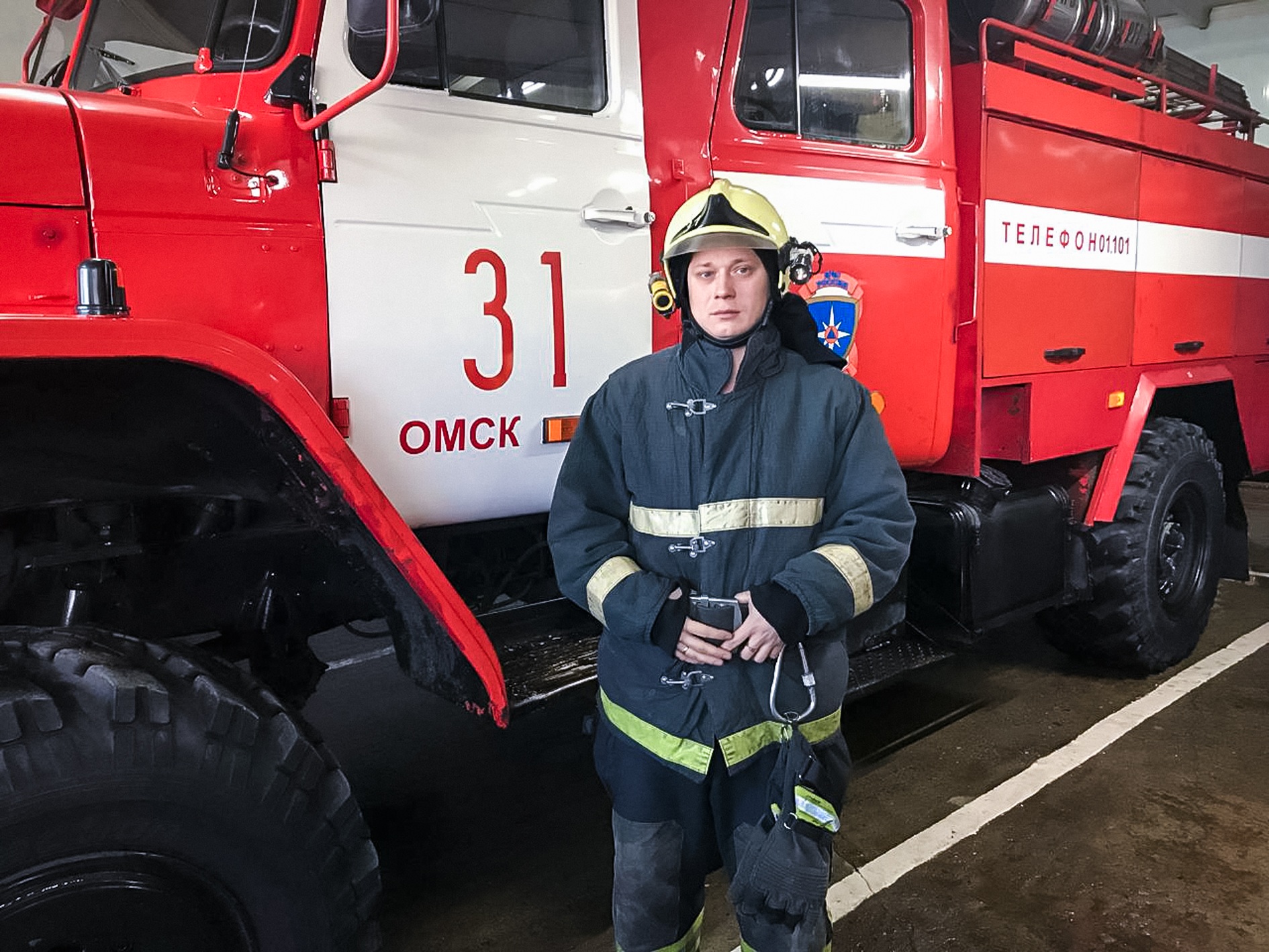 В омском МЧС рассказали, почему запертую на 9 этаже малышку спасали через балкон, а не через дверь В омском МЧС рассказали, почему запертую на 9 этаже малышку спасали через балкон, а не через дверь