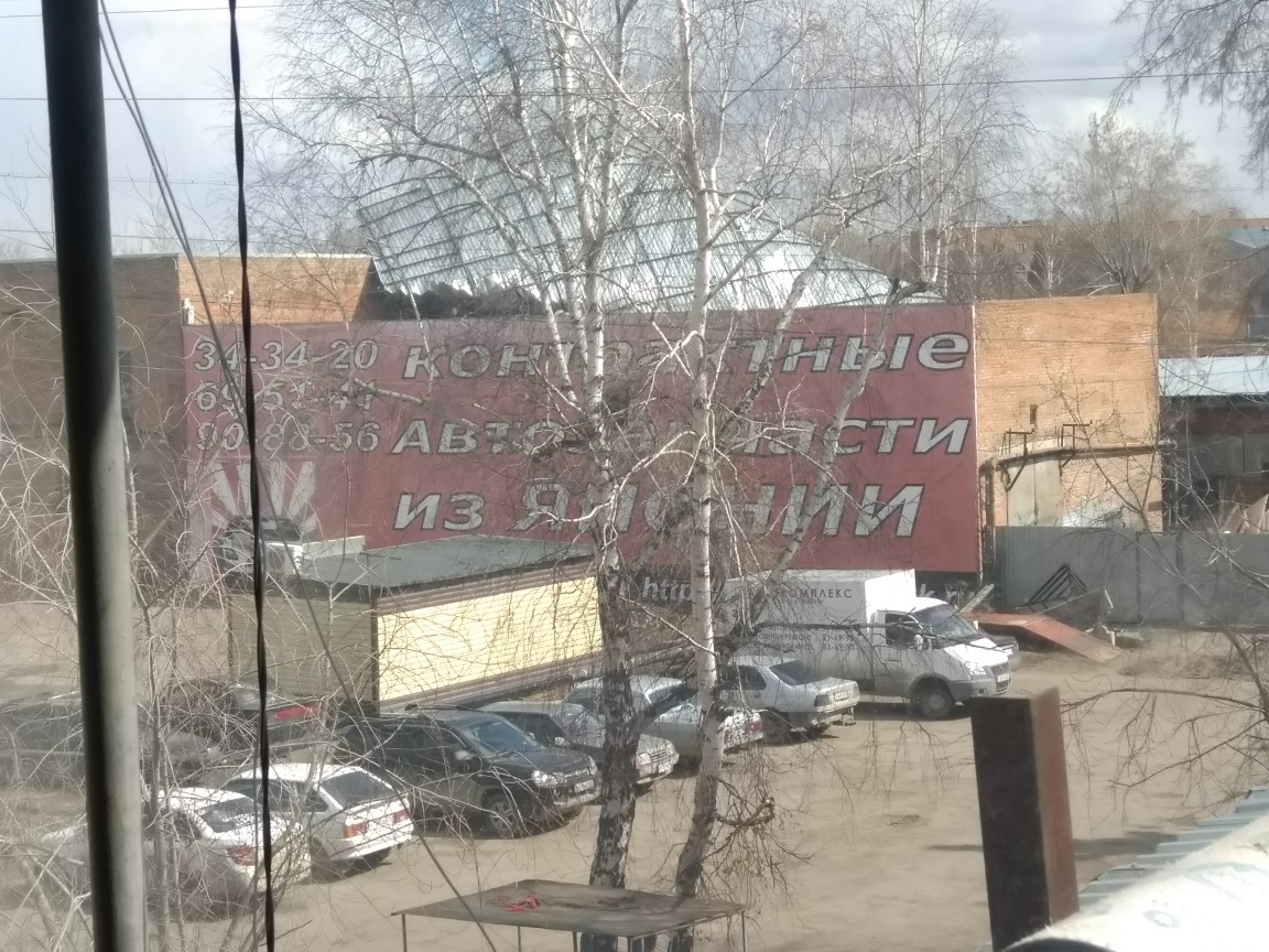 В Омской области продолжает хозяйничать ураган, разрушая дома и машины – фото В Омской области продолжает хозяйничать ураган, разрушая дома и машины – фото