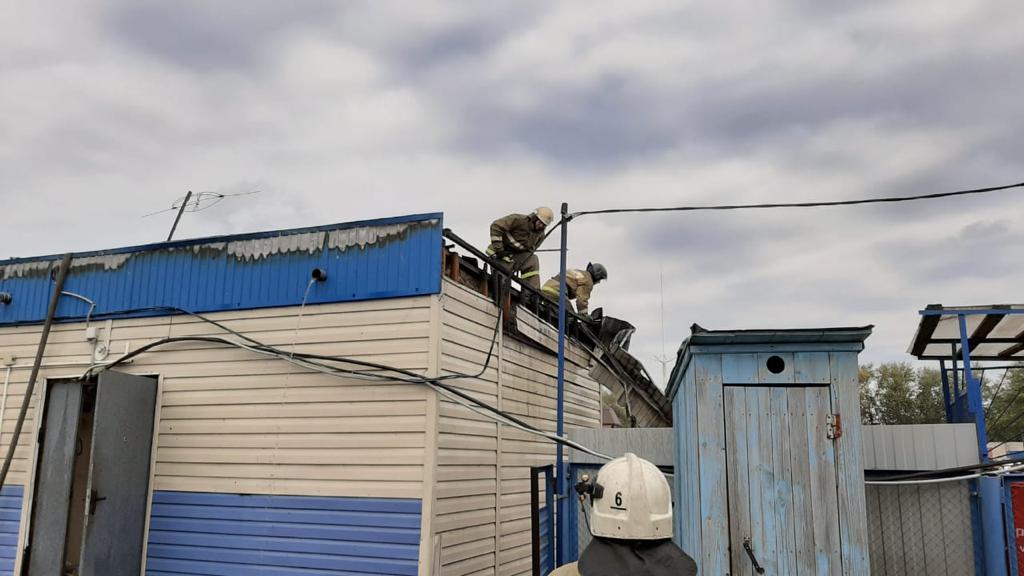 В Омске на газовой заправке вспыхнул баллон В Омске на газовой заправке вспыхнул баллон