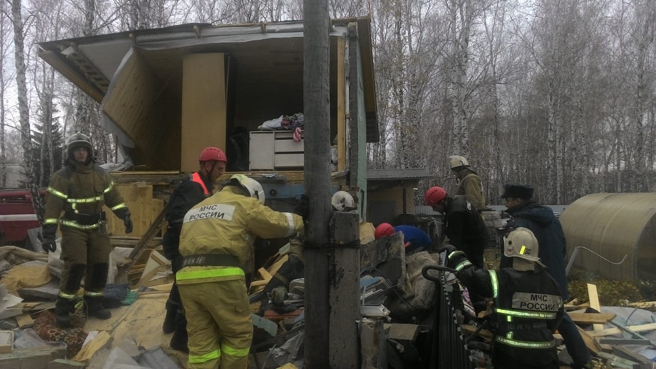 В Омске рухнула стена дома: погиб мужчина В Омске рухнула стена дома: погиб мужчина