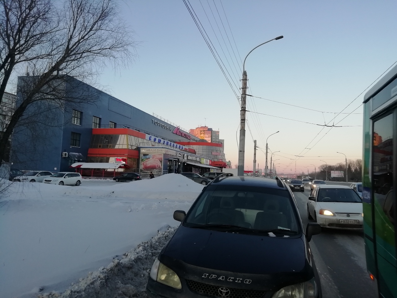 В Омске конфликт на дороге закончился стрельбой В Омске конфликт на дороге закончился стрельбой